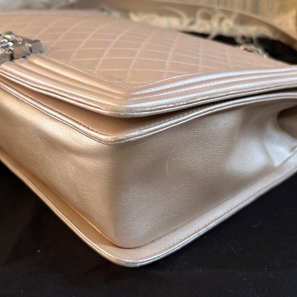 🩷Stunning Chanel Boy Bag Maxi. Original condition.🩷Rare shimmering pearl color - Picture 17 of 17